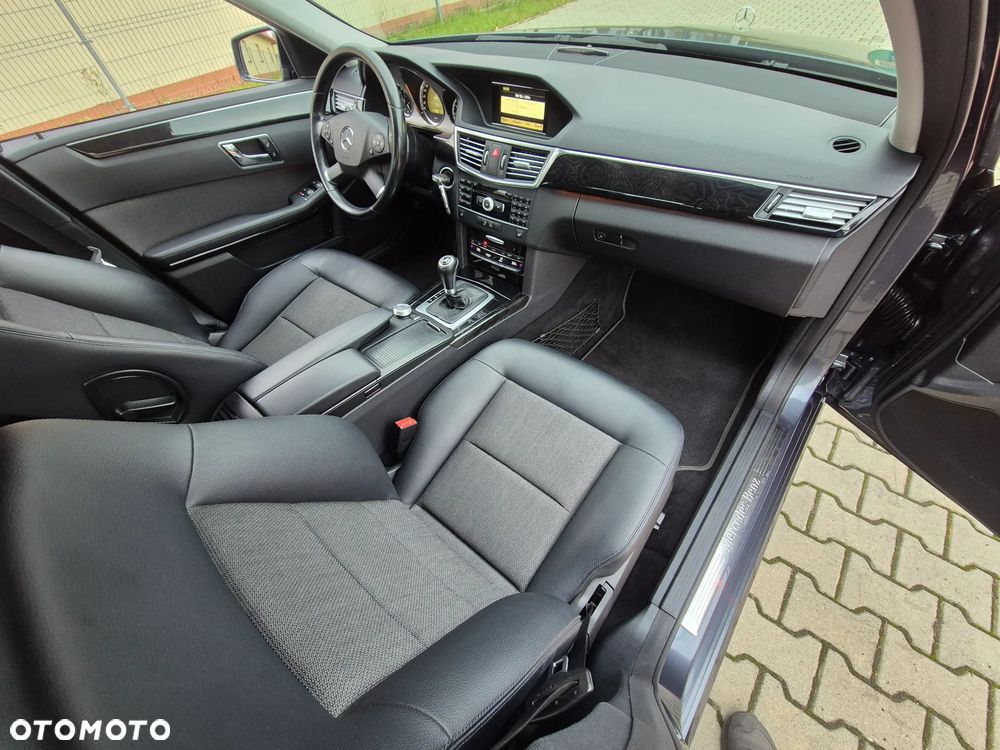 Mercedes-Benz Klasa E 200 CGI BlueEFFICIENCY Automatik Avantgarde - 33