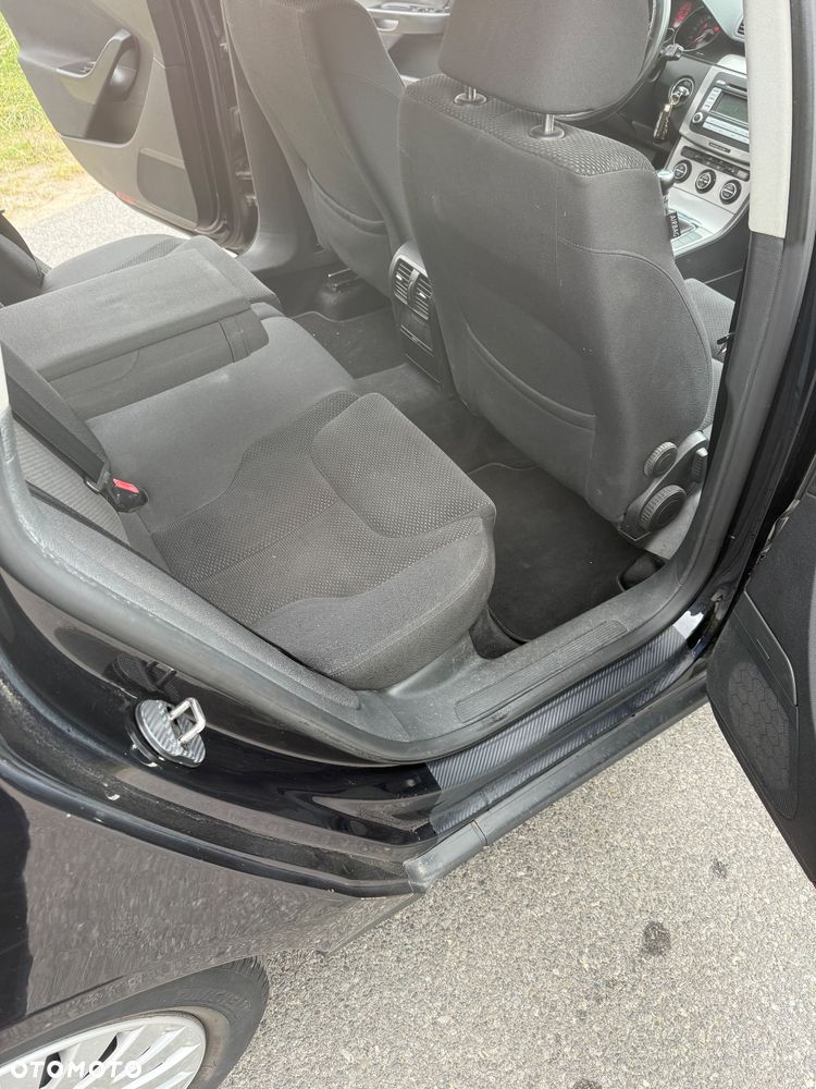 Volkswagen Passat 1.9 TDI Highline - 23