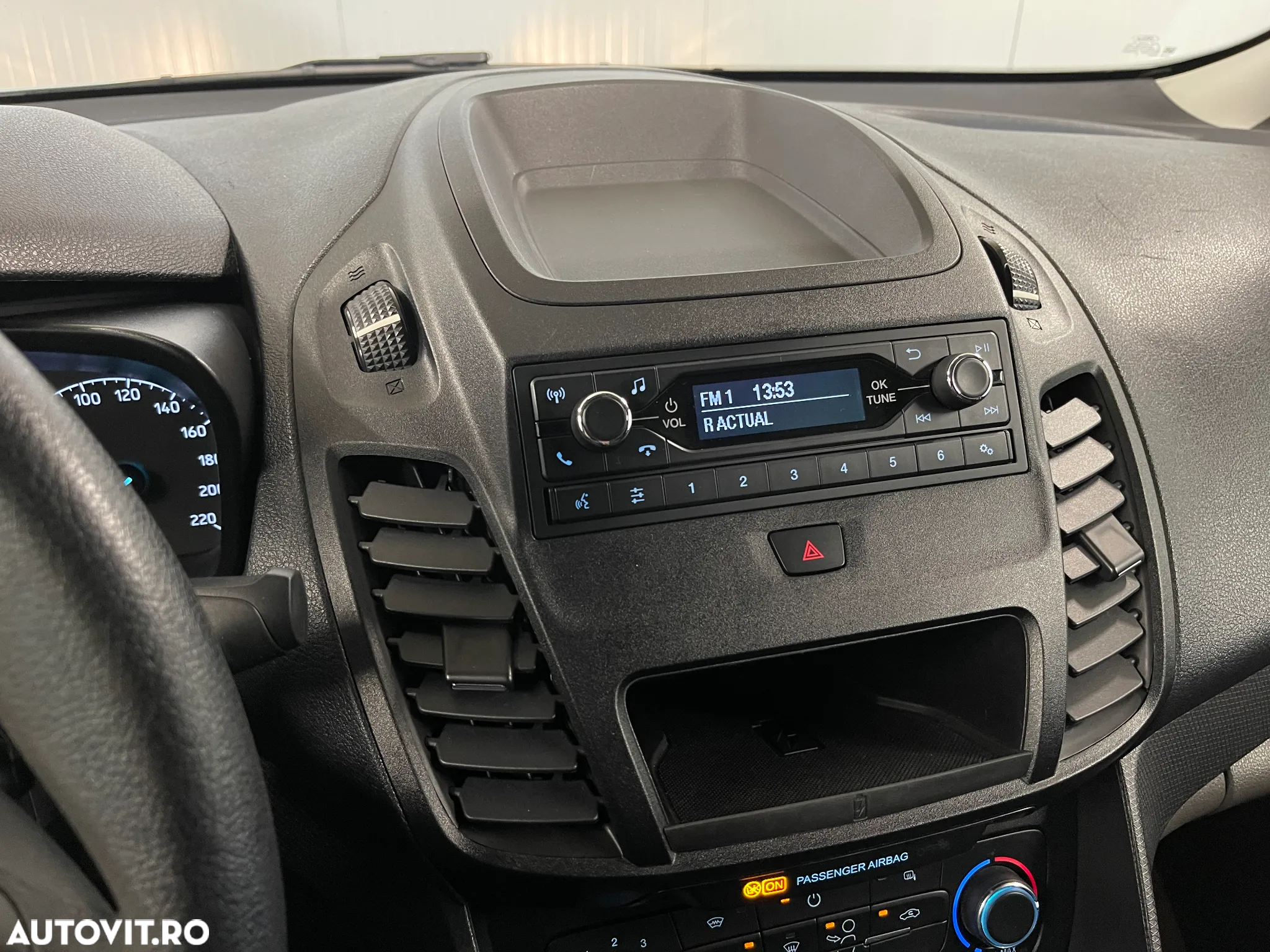 Ford Transit Connect - 11