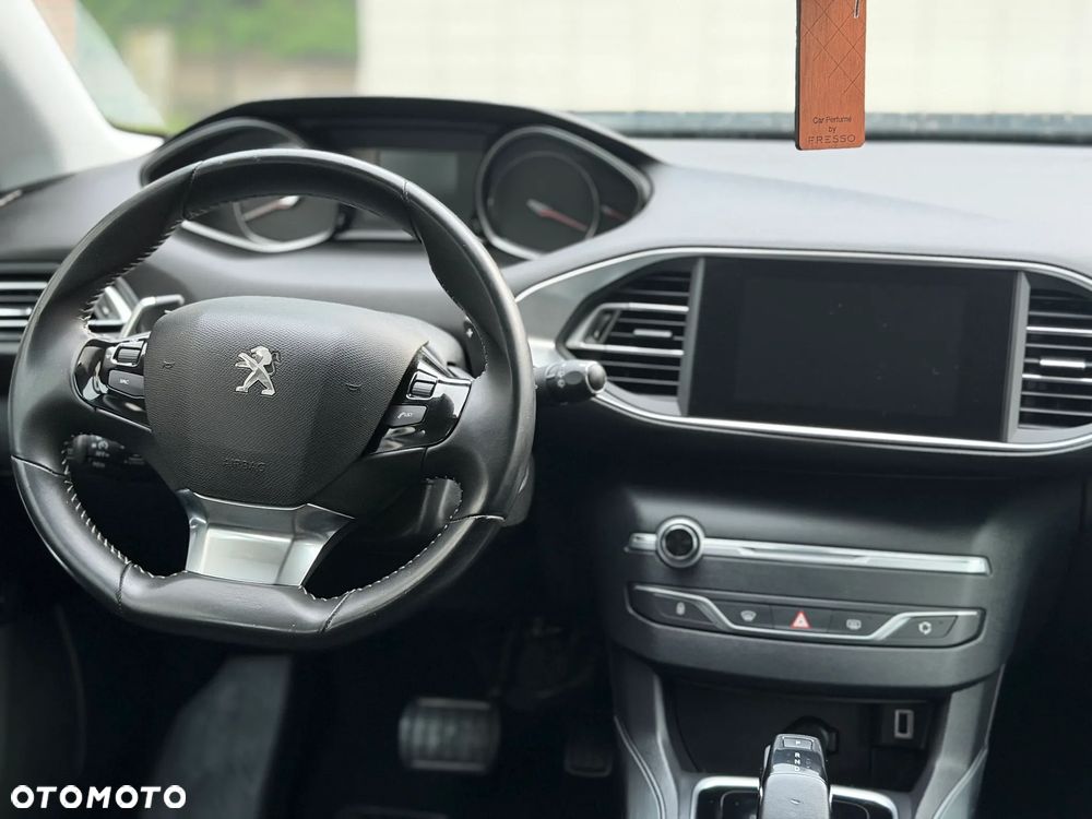 Peugeot 308 BlueHDi 130 EAT8 Business - 22