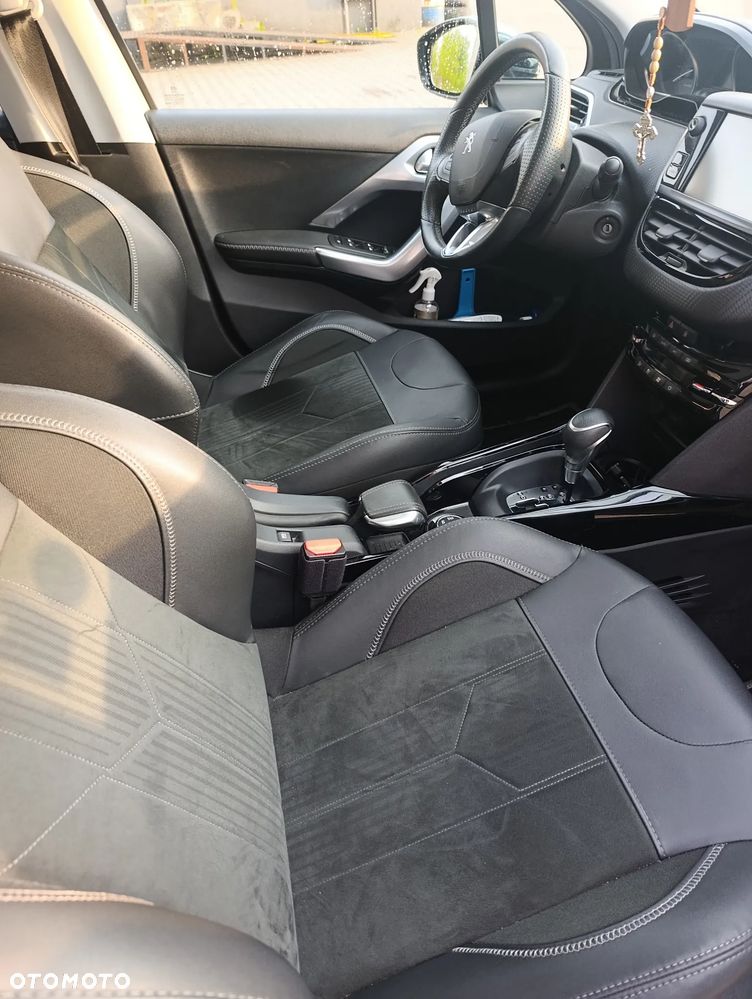 Peugeot 2008 PureTech 110 Stop&Start EAT6 GT-Line Edition - 9