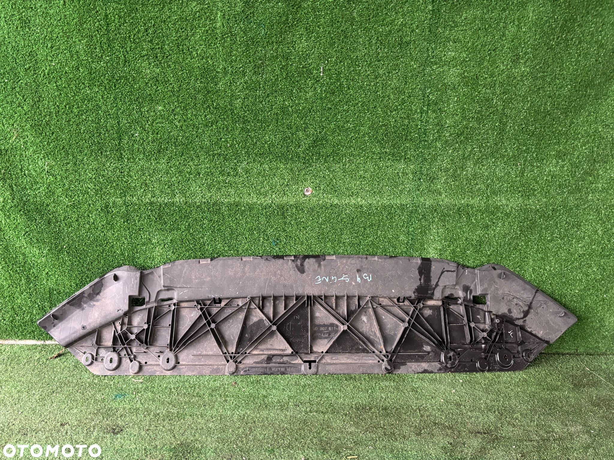 Audi A4 B9 8W0 S-Line 15-19 AUDI A4 B9 S-LINE 2015- 19 płyta pod zderzak  8W0807611A - 1