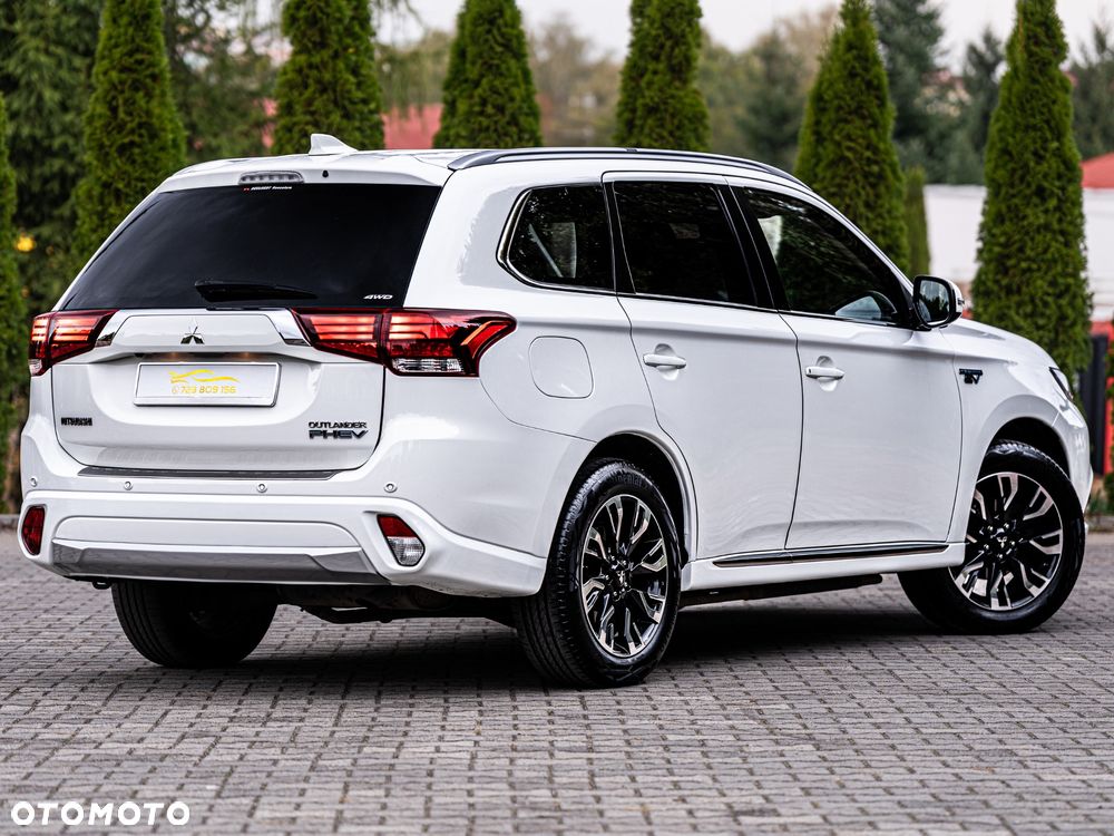 Mitsubishi Outlander 2.0 4WD Plug-In Hybrid Plus - 24