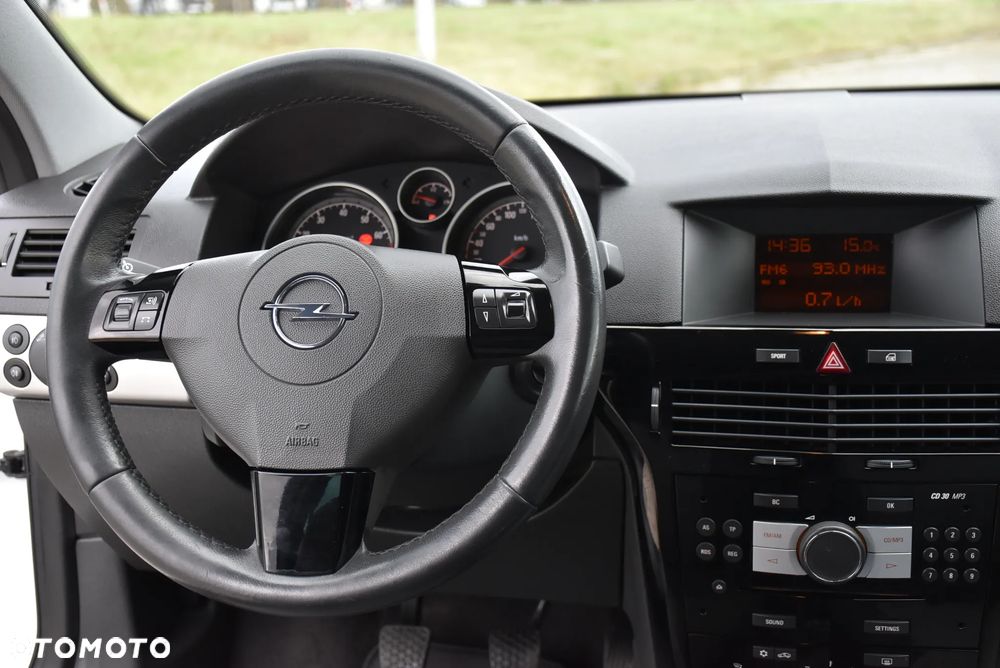 Opel Astra 1.6 Black&White - 23