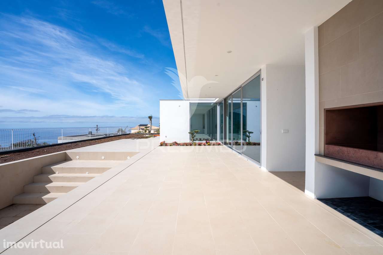Deslumbrante Moradia T4 com vista Mar no Estreito da Calheta - Grande imagem: 2/18