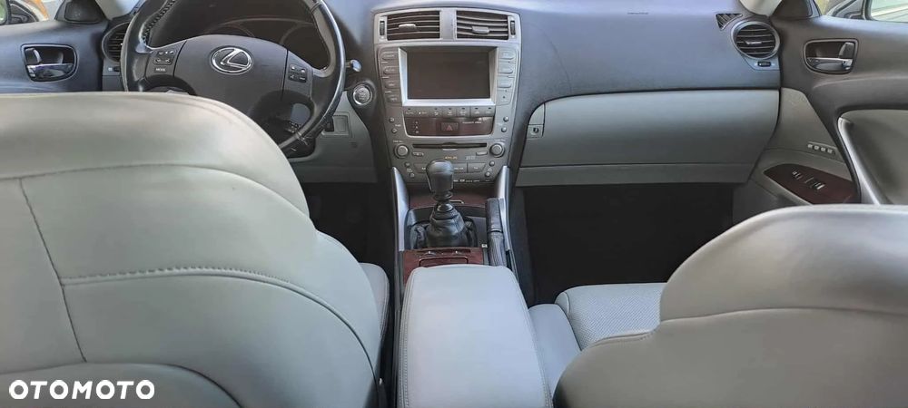 Lexus IS 220d Luxury Line - 17