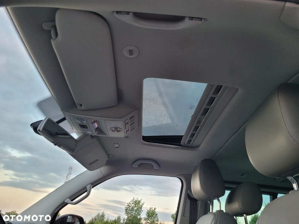 Volkswagen Multivan - 21