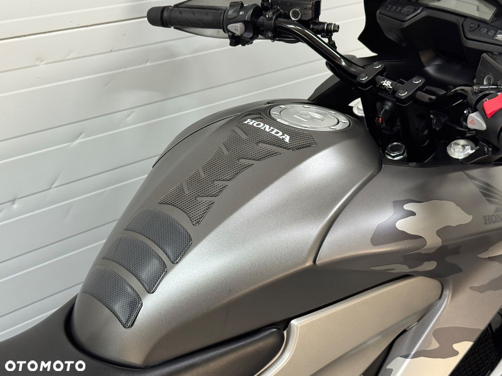 Honda VFR - 8