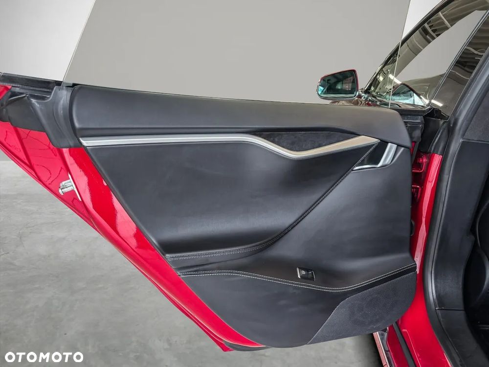 Tesla Model S - 18