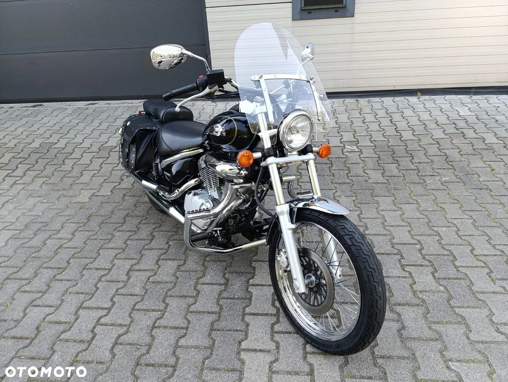 Suzuki Intruder - 12