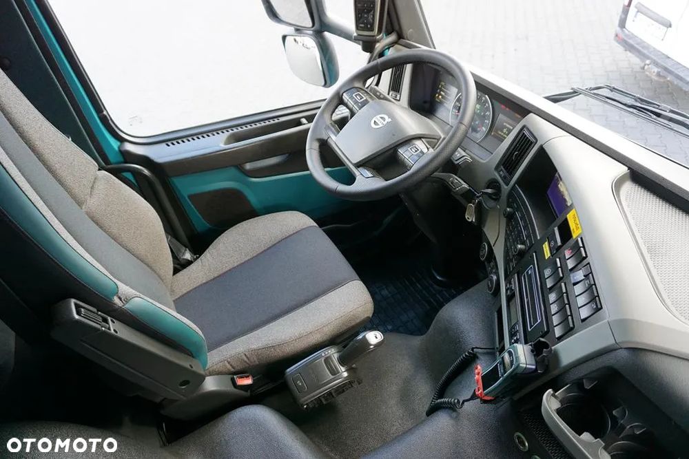 Volvo FM / 330 / E 6 / CHŁODNIA + WINDA / 23 PALETY / OŚ SKRĘTNA / DŁ 9,4 M - 13