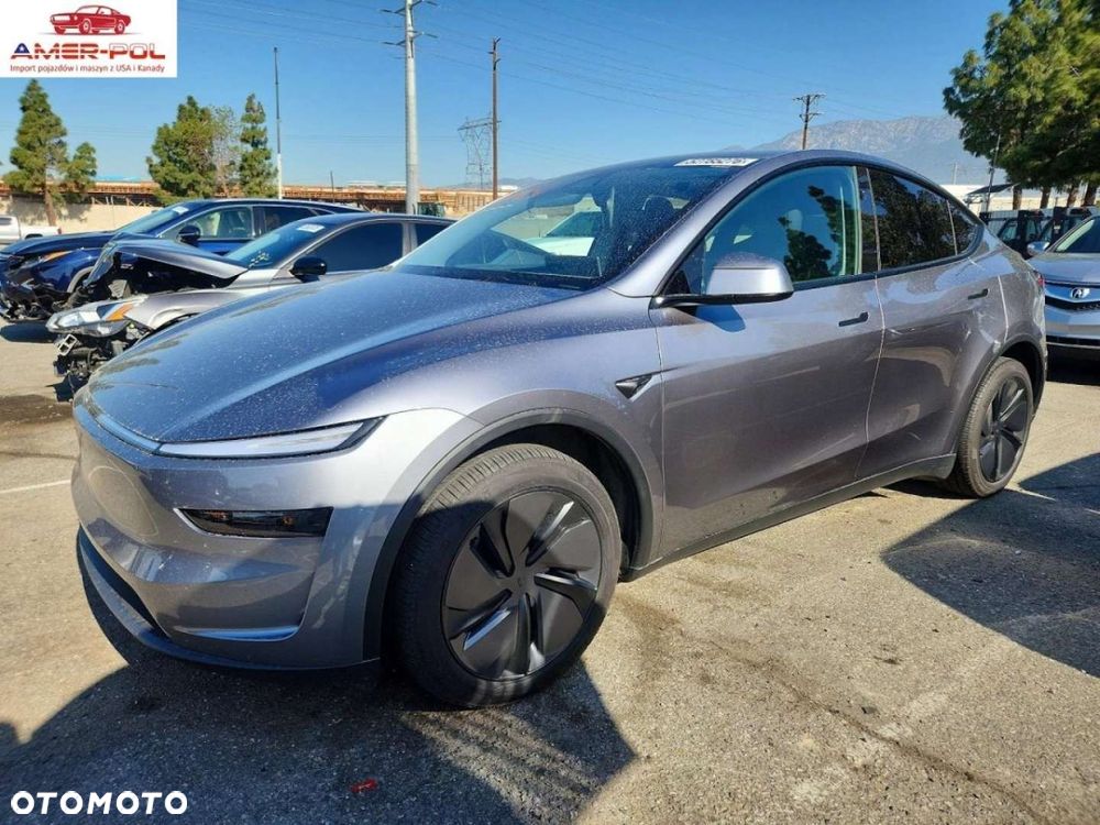 Tesla Model Y - 1
