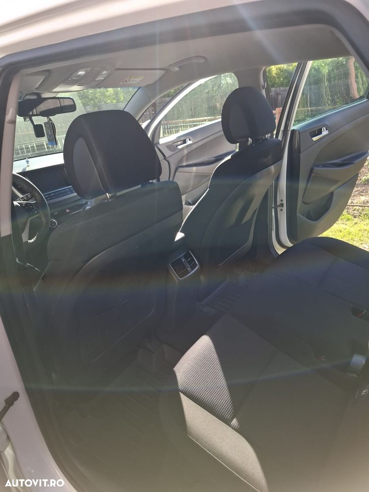 Hyundai Tucson 2.0 CRDI 4WD 6AT Premium+ - 31