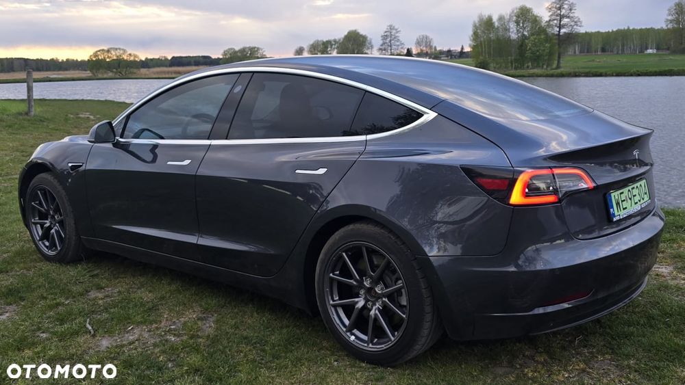 Tesla Model 3 - 3
