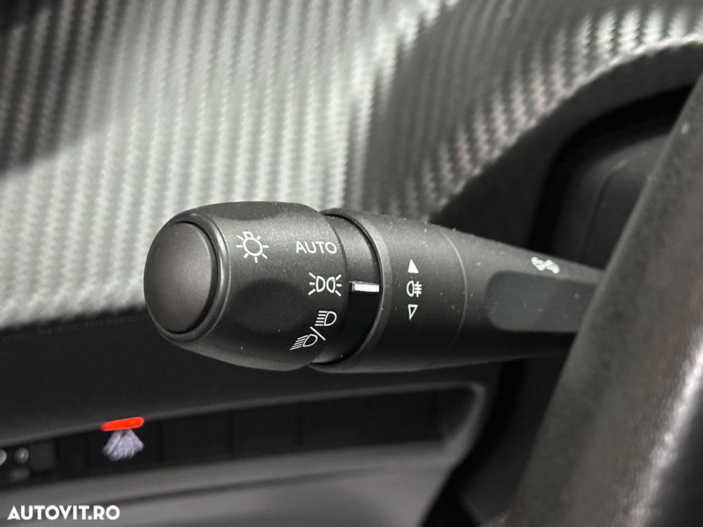 Peugeot 208 1.2 L PureTech STT Active - 13