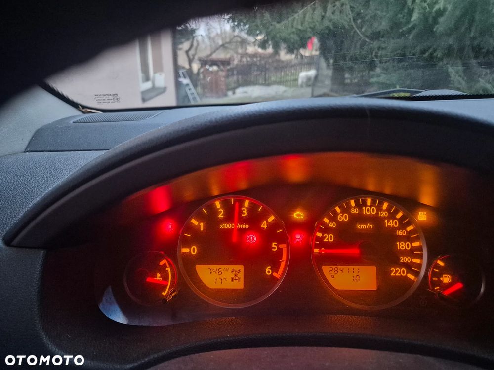 Nissan Pathfinder 2.5 D XE - 17