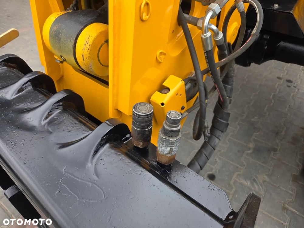 JCB TM 320 S  542. 70 MANITOU - 13