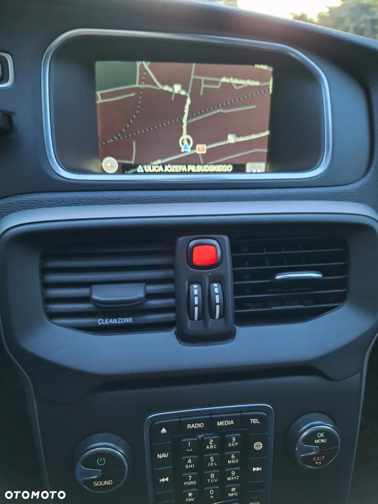 Volvo V40 T2 Momentum - 9