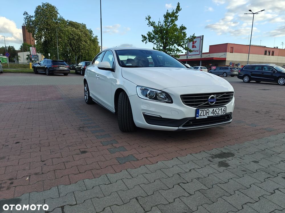 Volvo S60 D4 Drive-E Momentum - 3