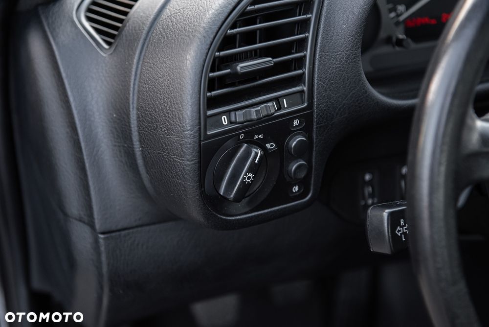 BMW Seria 3 318i - 17