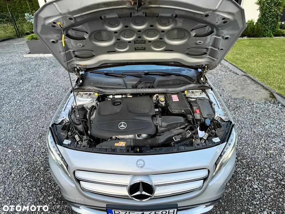 Mercedes-Benz GLA 180 - 32