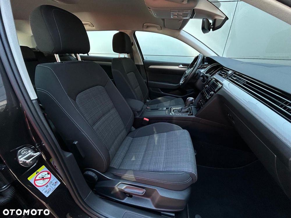 Volkswagen Passat Variant 2.0 TSI Business DSG - 18