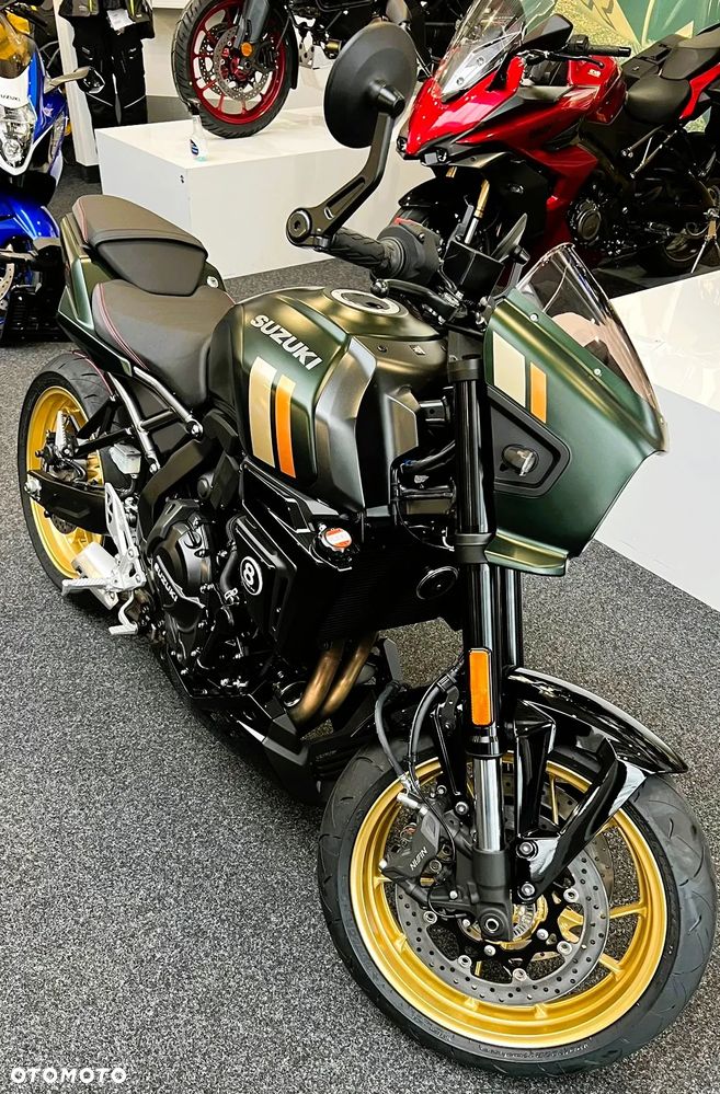 Suzuki GSX - 22