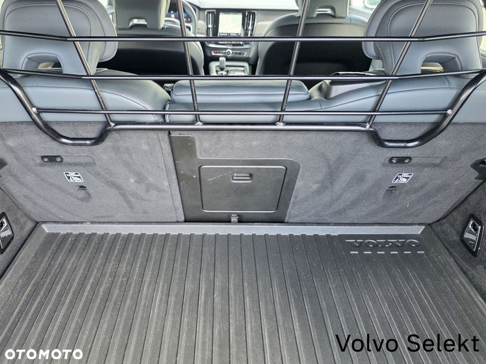 Volvo V90 Cross Country - 19