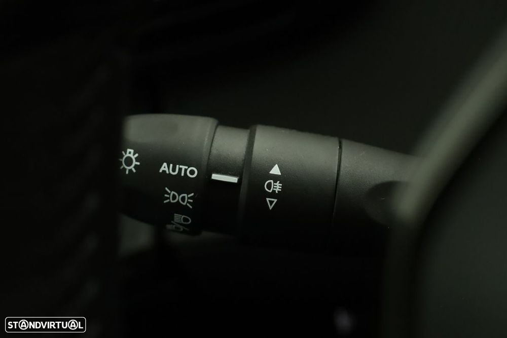 Peugeot 2008 1.2 PureTech Allure - 16