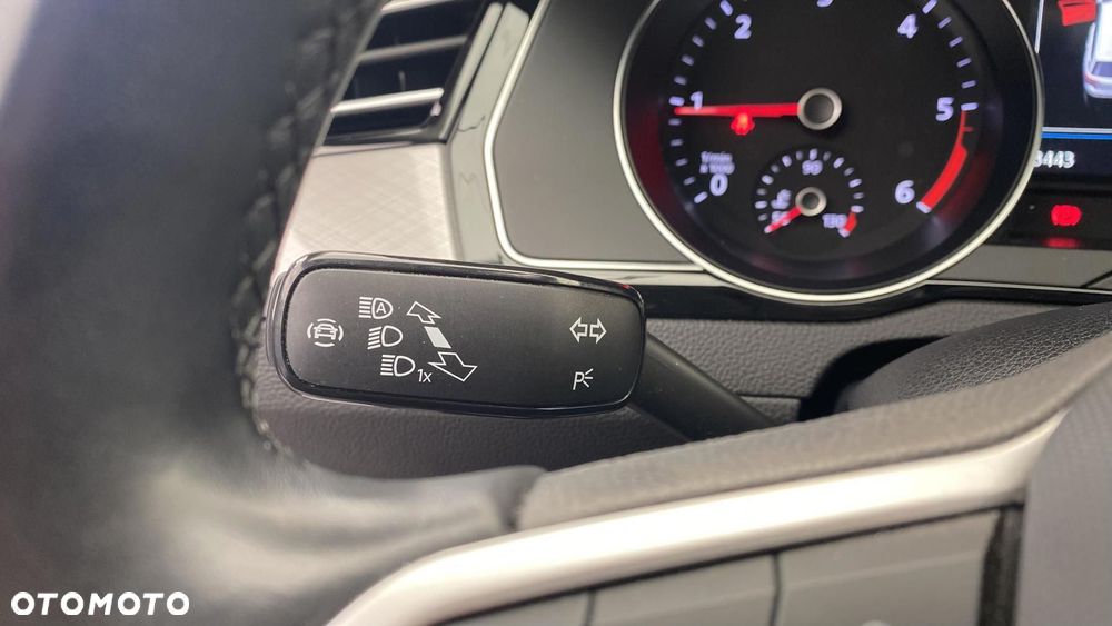 Volkswagen Passat - 24