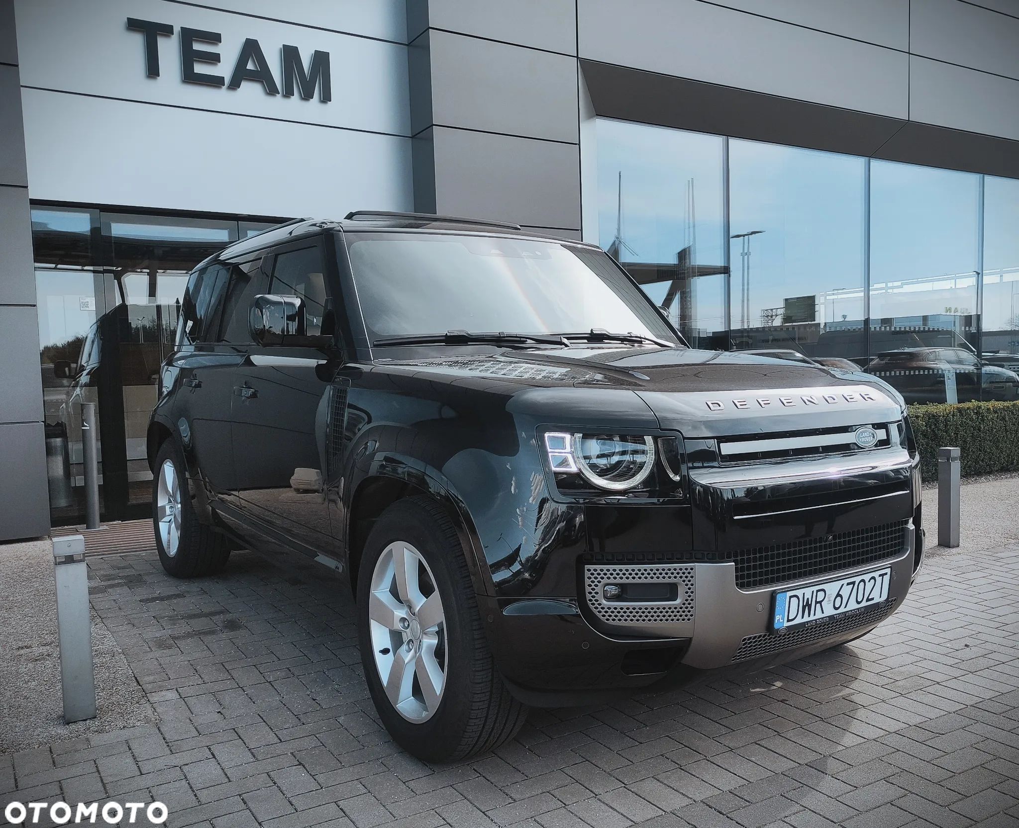 Land Rover Defender - 1