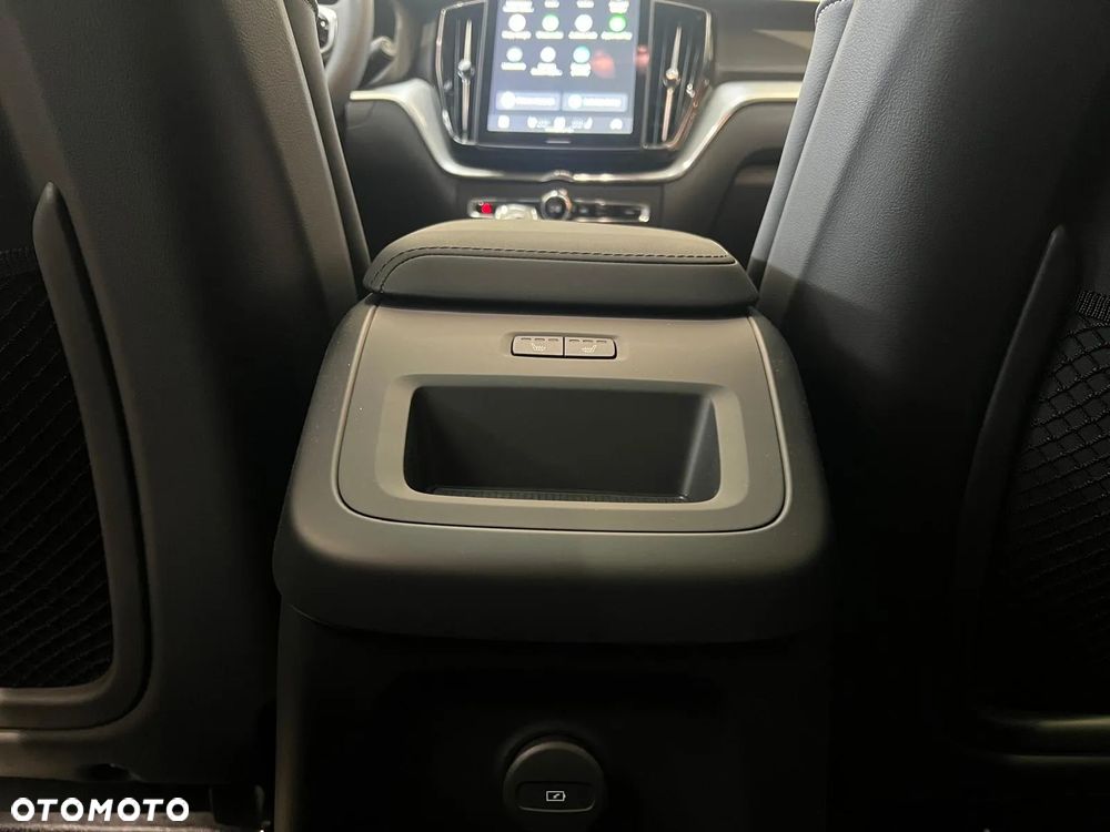Volvo XC 60 T8 Plug-In Hybrid AWD Ultimate Black Edition - 36