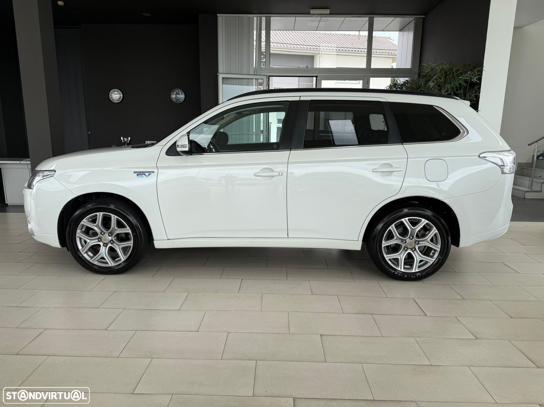 Mitsubishi Outlander 2.0 PHEV Intense Navi - 27