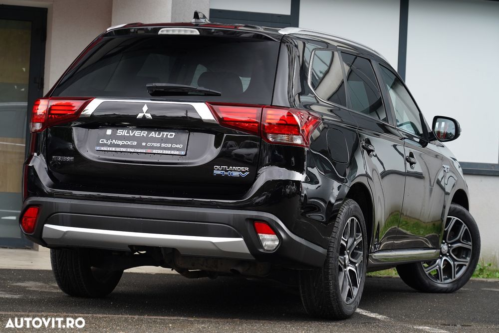 Mitsubishi Outlander 2.0 4WD Plug-In Hybrid - 16