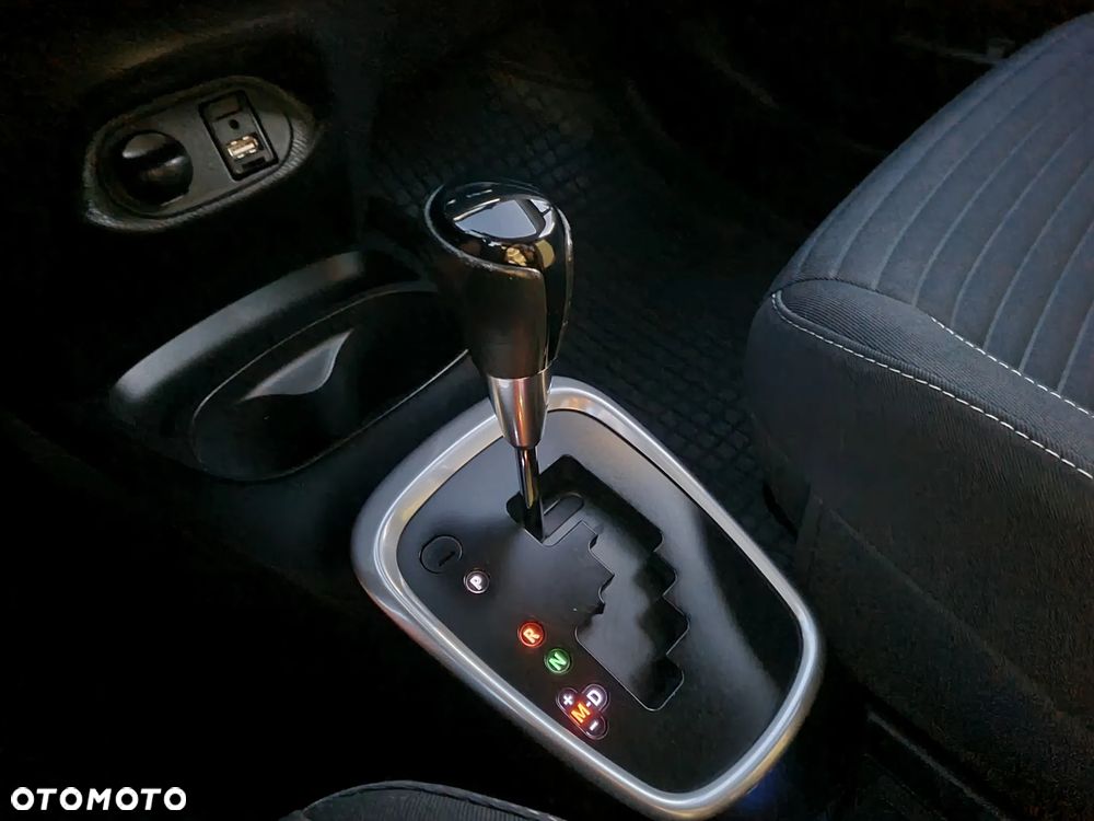 Toyota Yaris 1.5 Dynamic CVT - 27