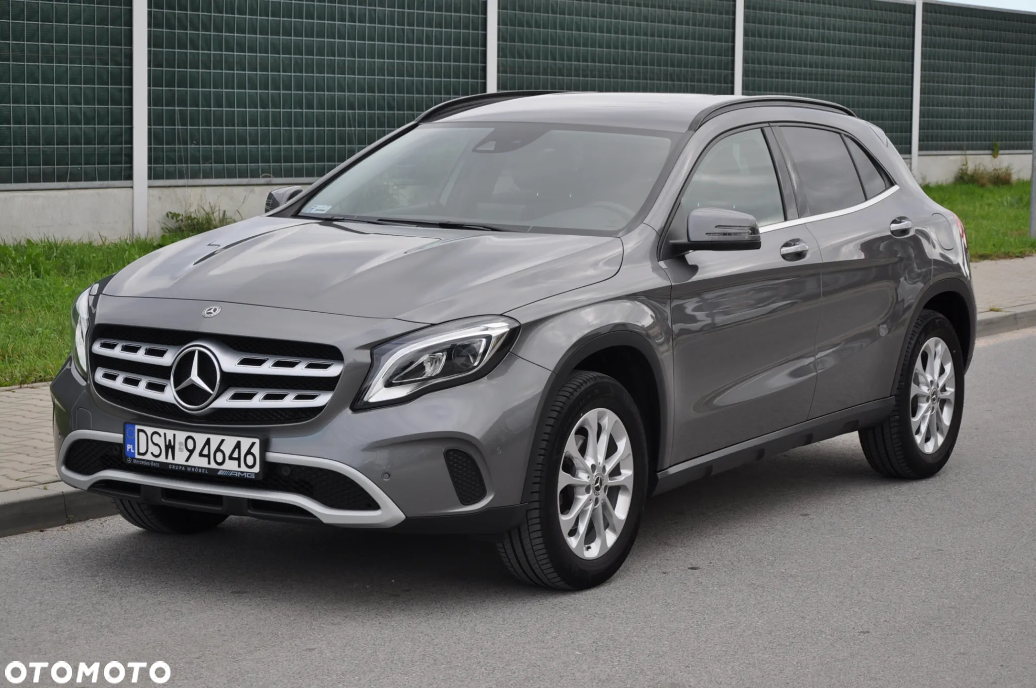 Mercedes-Benz GLA 180 7G-DCT - 28