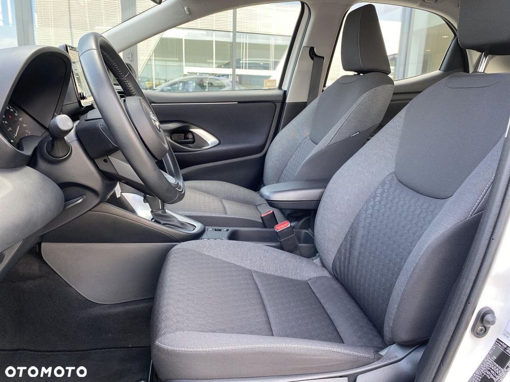 Toyota Yaris - 10