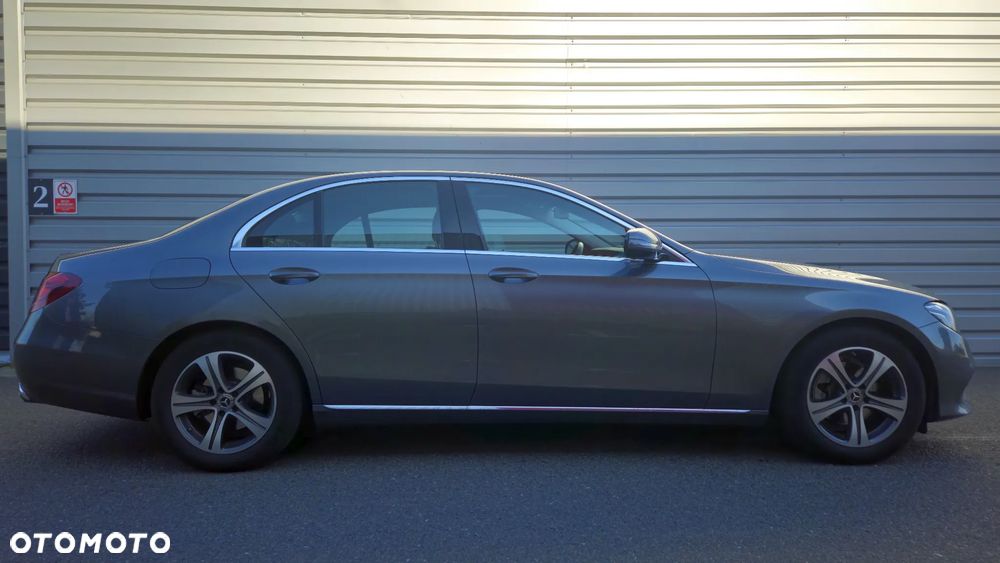 Mercedes-Benz Klasa E 200 4-Matic 9G-TRONIC - 2