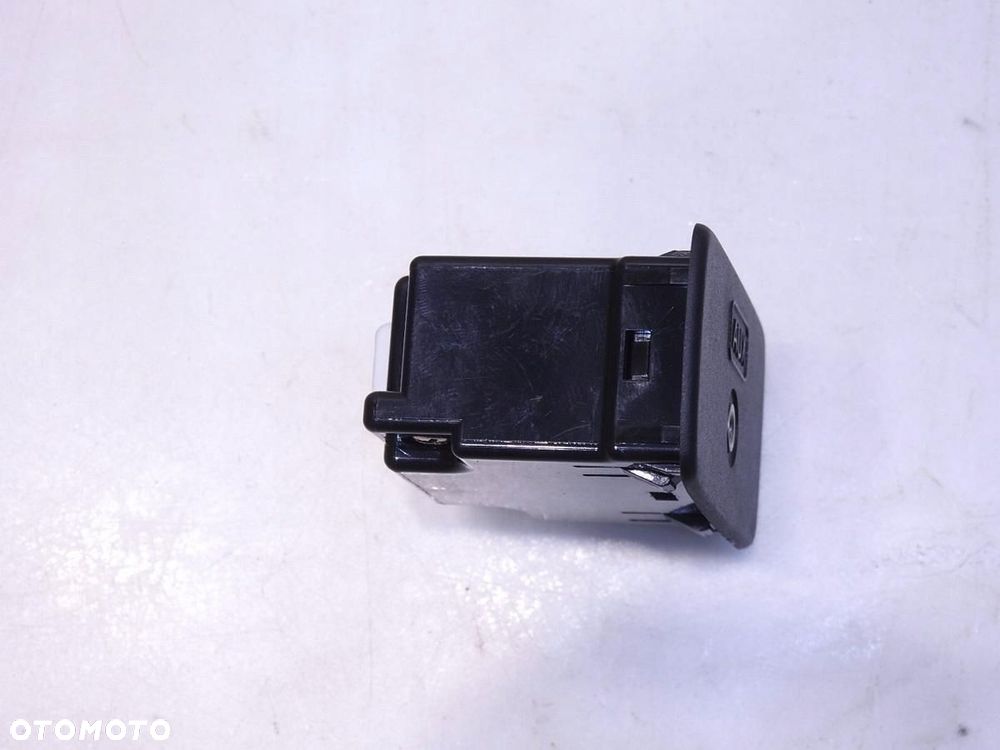 GNIAZDO AUX SUBARU FORESTER III - 4