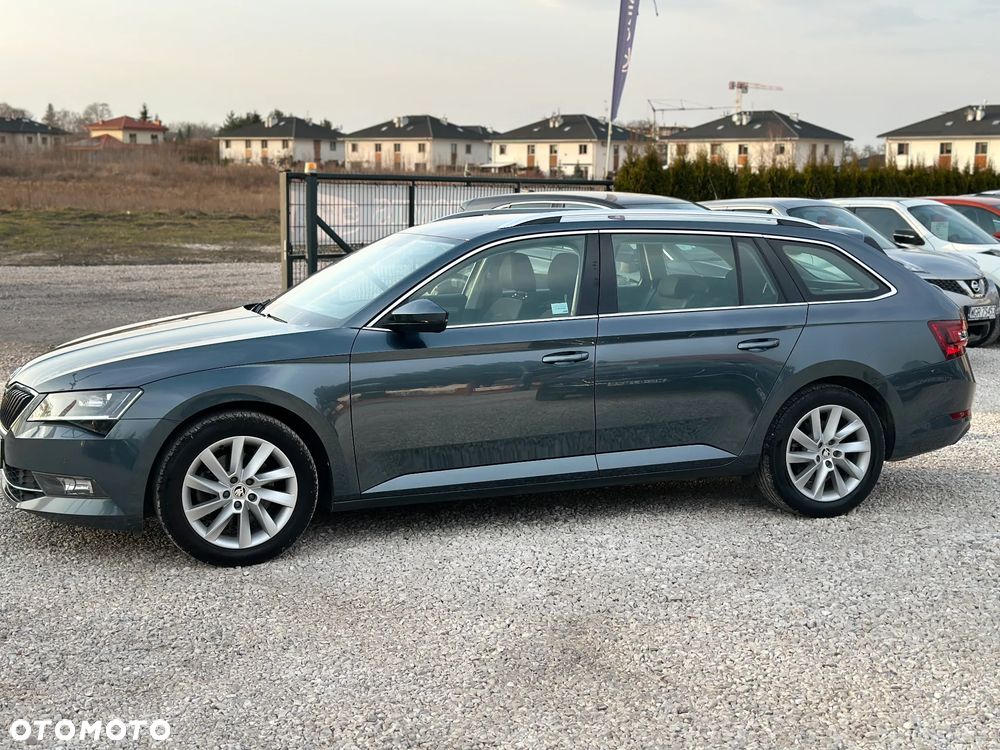 Skoda Superb 2.0 TDI SCR Style DSG - 2