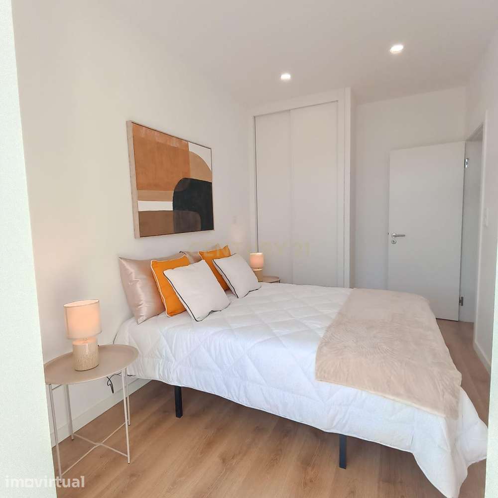 T2 Totalmente Remodelado com Arrecadação de 27m² | Duas Frentes | Préd - Grande imagem: 3/4