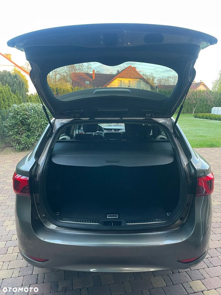 Toyota Avensis 1.8 Premium MS - 9