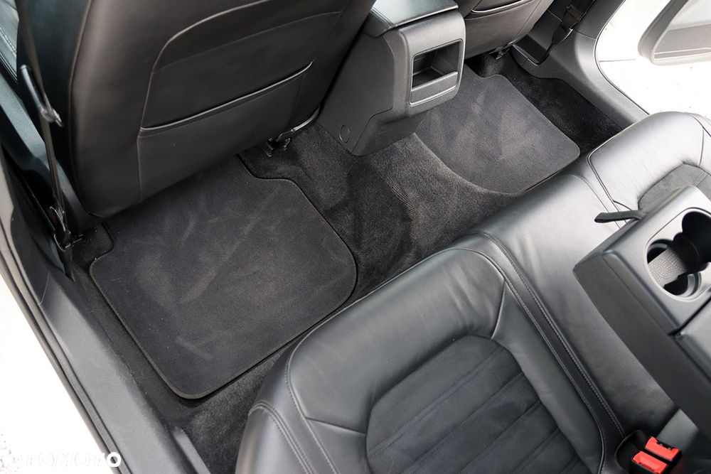 Volkswagen Passat 2.0 TDI DSG Highline - 28