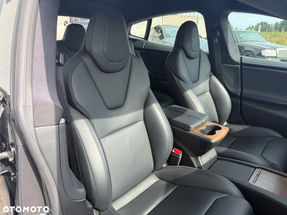 Tesla Model S - 15