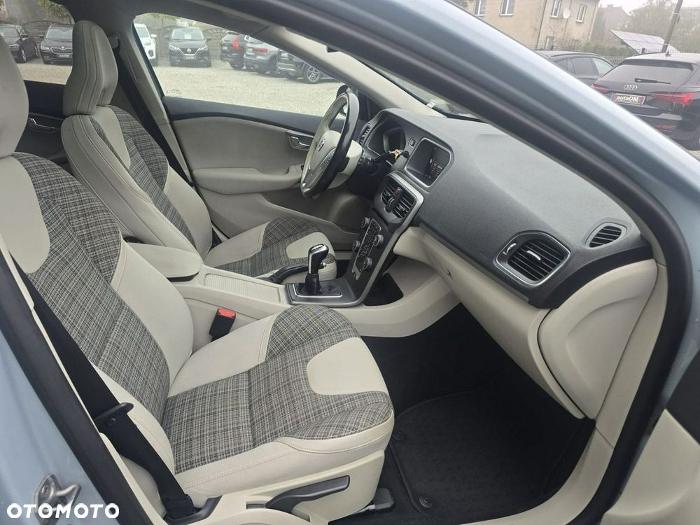 Volvo V40 Cross Country - 14