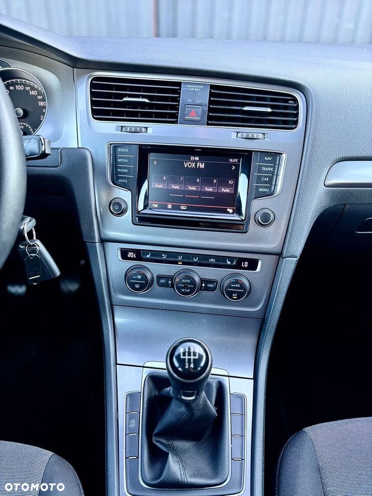 Volkswagen Golf 1.6 TDI DPF BlueMotion Technology Team - 19
