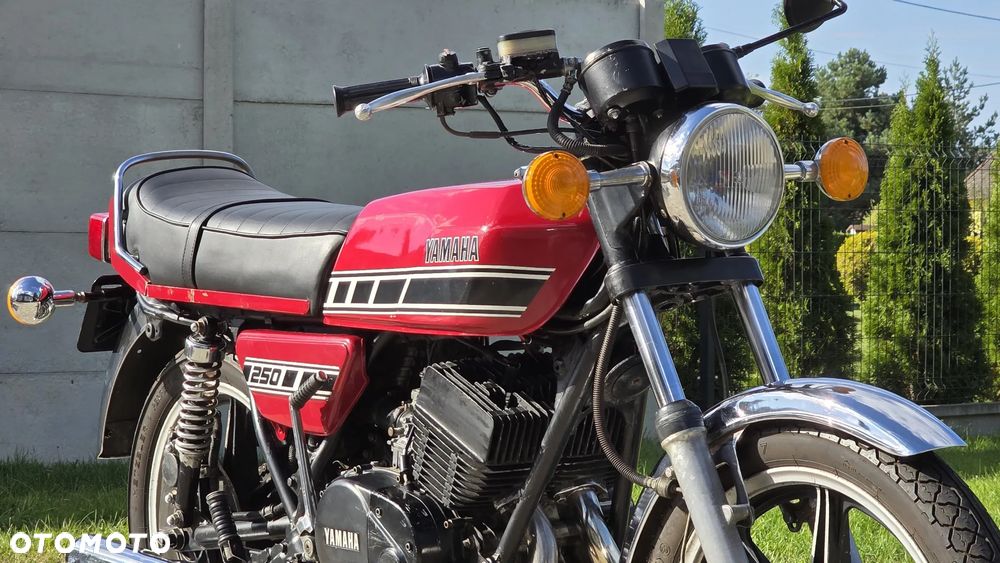 Yamaha RD - 24