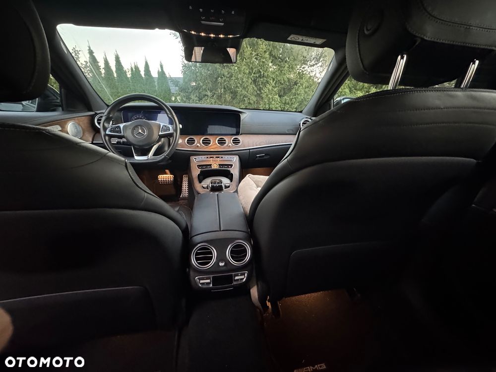 Mercedes-Benz Klasa E 400 4-Matic 9G-TRONIC - 21