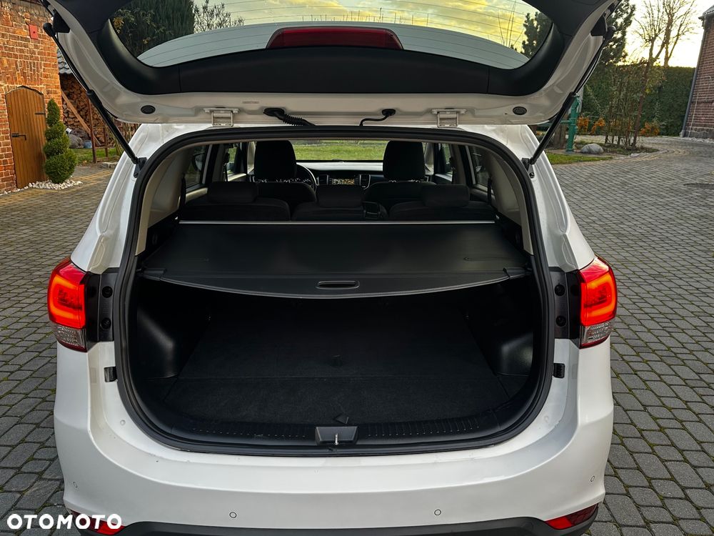 Kia Carens - 33