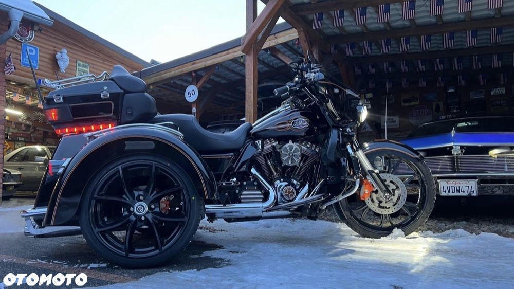 Harley-Davidson Street Glide Trike - 2